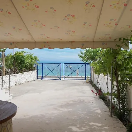 Joana'S Rooms Himare Exterior photo